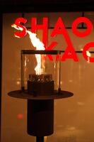 Eine Flamme mit dem Shao Kao Logo.