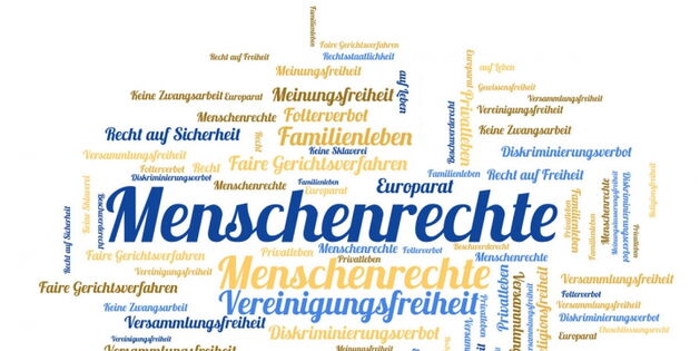 Ein Wortteppich zum Thema Menschenrechte. Das Wort Menschenrechte ist in blauer Farbe und am größten geschrieben in der Mitte zentriert. Um dieses Wort flechten sich viele ähnliche Begriffe, wie Meinungsfreiheit, Diskriminierungsverbot, Recht auf Sicherhe