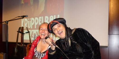 Gretl und Scheich Abfulla Rollofat bei der Moderation des Krüppelballes 2012. Alles Glück der Märchenwelt!