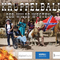 Der Krüppelballflyer 2014. Cowboys und Cowgirls sitzen in Rollstühlen und auf Pferden. Eine Indianerin zeigt das Victory-Zeichen. Der Indianer in der Mitte hält ein Pony am Zügel. Eine Klapperschlange kauert im Sand. Der Wilde Westen.