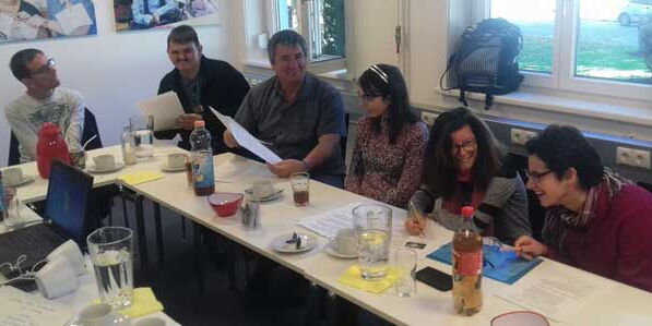 Andreas Guth, Manni Schäfer, Siegfried Glössl, Melanie Corn, Laura Salomon und Daniela Pregl (v.l.) beim ersten Treffen der Selbstvertretungs-Gruppe. Foto: Gföllner