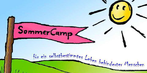 Eine Sonne scheint freundlich bei blauem Himmel und grüner Wiese. Ein Fahnenmast trägt den roten Wimpel mit der Aufschrift: Sommercamp.