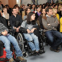 Foto Alexandra Serra Reiz Team mit Claudia Fessler, Süleyman Kurt und Heinz Grabher sitzen in der ersten Reihe und lauschen den Worten des Landesstatthalters Wallner