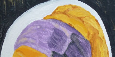 Bild gemalt von Katrin: Ein Frauenkopf in gelb-braunen Farbtönen. Rote Lippen, blaue Augen, violettes Tuch auf dem Kopf und die weißschimmernden Perlenohrringe leuchten aus dem Braun. Eine weiße Aura schützt die Büste vor dem nachtschwarzen Hintergrund.