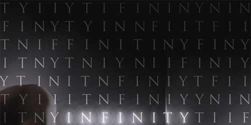 Plakat zur Fotoausstellung Infiniti 08 || Im Vordergrund steht in weiß leuchtender Schrift 'Infinity'. Im Hintergrund sieht man ein Teil von einem nackten Mann der auf dem Boden liegt.